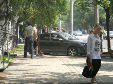 ДТП в Кривом Роге: «Opel» вылетел на тротуар и сбил пешехода