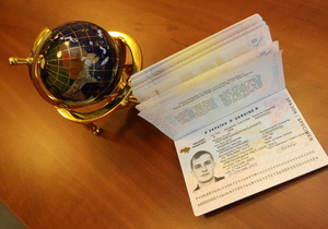 Украинцы будут получать загранпаспорта независимо от места прописки