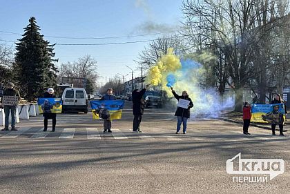 Вічна пам’ять Героям: криворіжці провели хвилину мовчанні на Інгульці