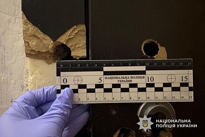 В Павлограде мужчина открыл стрельбу в подъезде из-за конфликта с соседом