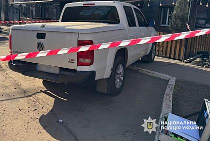 У Кривому Розі невідомий вистрілив у припарковане авто