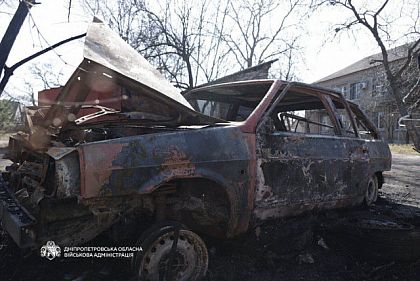 Поврежденные дома и сгоревшая машина: в ОВА показали последствия атаки на Днепр