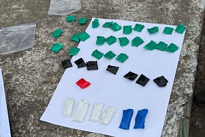 Поліція виявила у криворіжця заборонені речовини в різнокольорових згортках