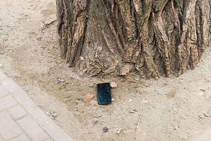 Під час перевірки поліцією Кривого Рогу ймовірний крадій викинув телефон під дерево