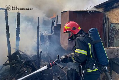 В Днепропетровской области загорелись сразу три двора: что произошло