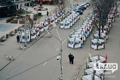 Толока біля «Кубів пам`яті на Поштовому»: криворіжців просять приєднатися до прибирання
