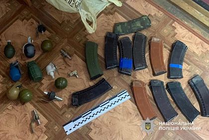 На Криворіжжі судитимуть чоловіка за незаконне зберігання зброї та боєприпасів