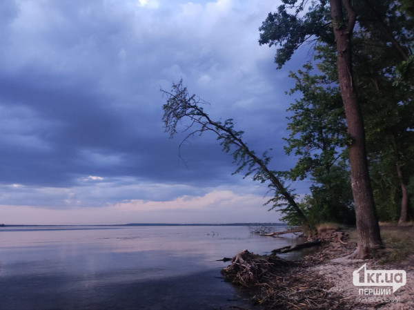 берег Карачуновского водохранилища вечером Карачуновское водохранилище