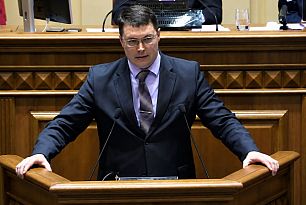 Директора «Кривбасводоканала» Маркова оставляют в должности: поимённый список голосования криворожских депутатов