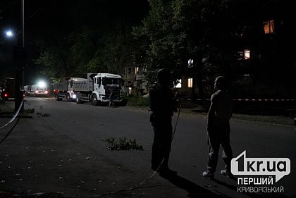 Армія РФ вдарила по Кривому Рогу балістикою: є поранені, пошкоджені будинки, школи й підприємство