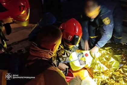 Надзвичайники Кривого Рогу врятували жінку із задимленої квартири