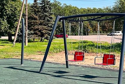 Мінус інклюзивні гойдалки: у Кривому Розі обікрали недобудований дитячий майданчик