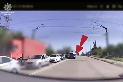 Пересек двойную сплошную и выехал на встречную полосу: в Кривом Роге остановили нарушителя