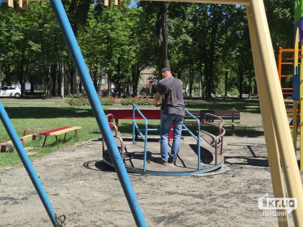 дитячий майданчик