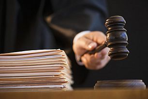 Хірург з Кривого Рогу вимагав хабар за проведення позачергової операції – що вирішив суд