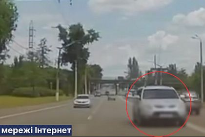 Пересек двойную сплошную линию при обгоне: в Кривом Роге оштрафовали водителя