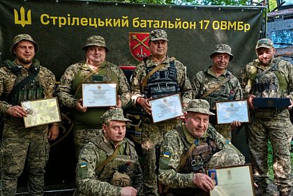 Військовослужбовців 17-ої ОВМБр нагородили за мужність і бойові заслуги