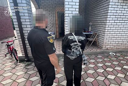 Соцвиплати та компенсації за зруйноване житло: у Кривому Розі викрили підозрюваних шахрайок