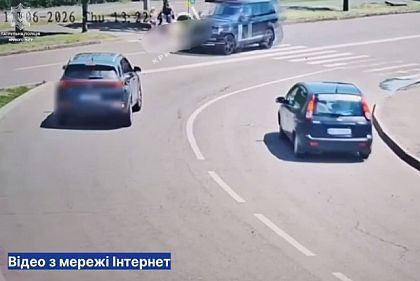 В Кривом Роге оштрафовали водителя, который не пропустил пешеходов на переходе