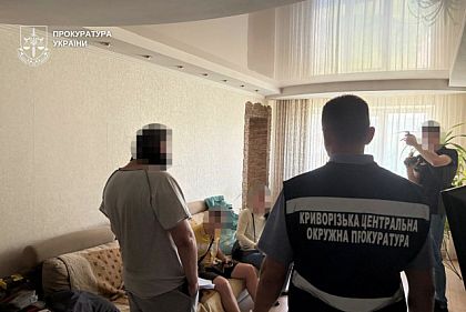 Завищили ціни на будматеріали: у Кривому Розі підозрюють службовицю відділу освіти та підприємця