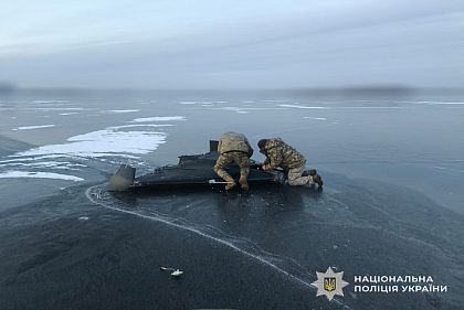 Дрон упал на лед: взрывотехники Днепропетровщины обезвредили боеприпас посреди реки