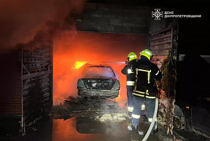 Ночью в Днепропетровской области сгорели гараж и Mercedes