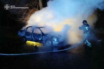 В Днепропетровской области ночью загорелся легковой автомобиль