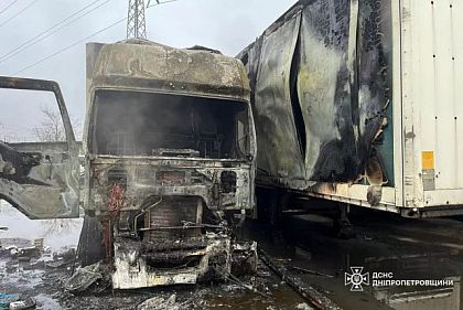 Утренний пожар в Днепре: огонь охватил грузовик и прицеп