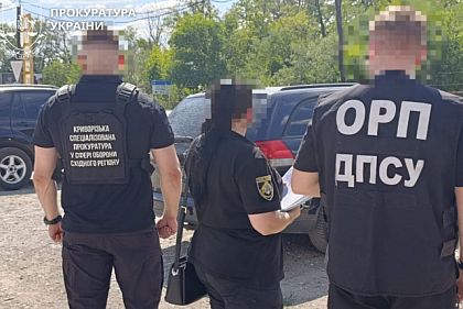Продавали гуманітарні автомобілі: у Кривому Розі судитимуть групу людей