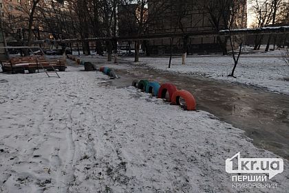 Криворіжцям пояснили, чому не можна посипати слизькі дороги сіллю