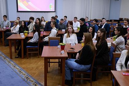 У Кривому Розі молоді вручили муніципальні стипендії імені Поля та Гутовського