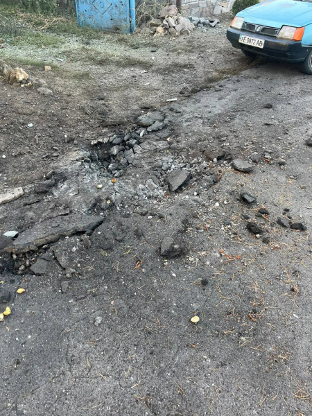 Последствия российской атаки на село Марьянское в Криворожском районе Поврежденное дорожное покрытие после российской атаки на село Марьянское Зеленодольской громады Криворожского района