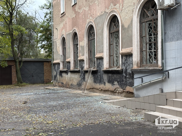Российская атака на Кривой Рог 19 октября — поврежденное здание и выбитые окна Последствия российской атаки на Кривой Рог 19 октября 2026 года
