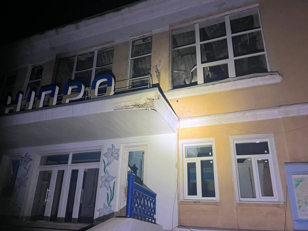 пошкоджена будівля