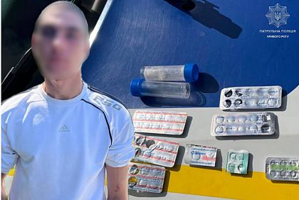 Побачив патрульних і змінив маршрут: у криворіжця знайшли ймовірні наркотики