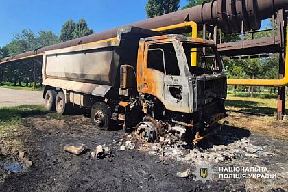 Підпалювали авто за гроші: у Кривому Розі затримали двох підозрюваних виконавиць