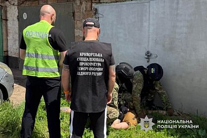 Хотів продати автомат і боєприпаси: у Кривому Розі судитимуть чоловіка