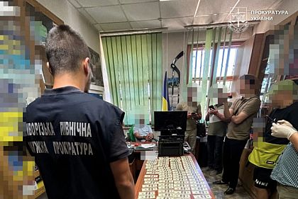 Продавав гуманітарні автівки: у Кривому Розі затримали працівника благодійної організації