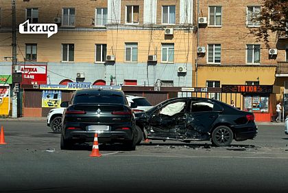 Травмировалась водительница: на площади Владимира Великого Кривого Рога произошла авария