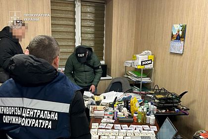 Привласнила понад мільйон на ремонті лікарні: у Кривому Розі судитимуть керівницю ТОВ