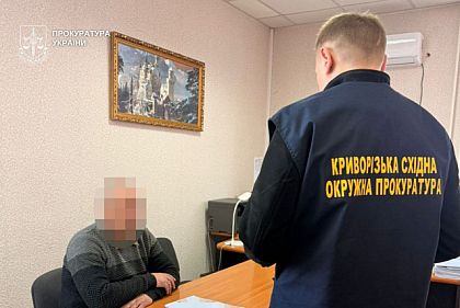 Приховав 50 ділянок й мільйонні доходи: депутату сільради Криворіжжя оголосили про підозру