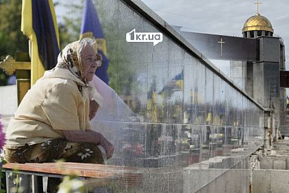 Встигнути до проводків. Що відбувається на секторі поховань військових у Кривому Розі