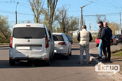На об’їзній дорозі Кривого Рогу зіштовхнулися дві автівки