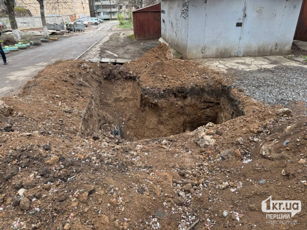 в Кривом Роге коммунальщики должны восстанавливать благоустройство после ремонта яма, вырытая коммунальщиками