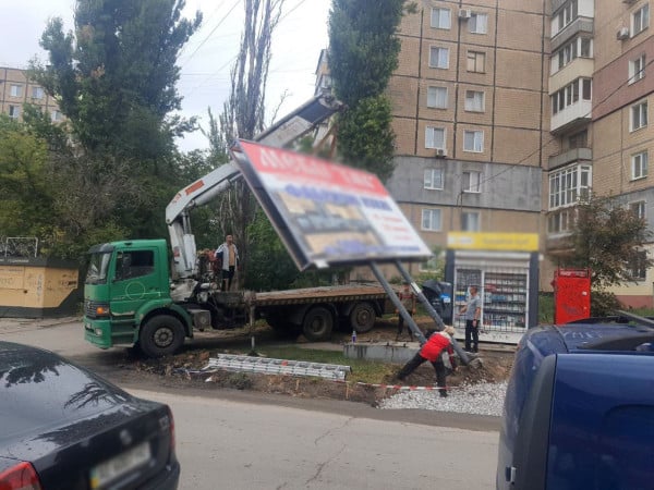 демонтаж білборду