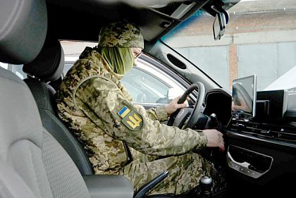 военнослужащий в авто