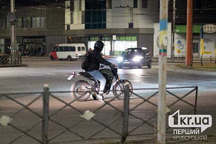 людина на мотоциклі