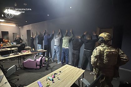 На Дніпропетровщині викрили кол-центри, через які людей ошукали майже на 3 млн грн