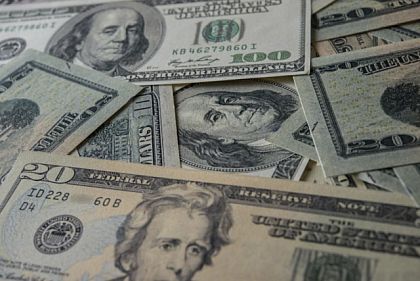 Долар вп`яте за травень встановив історичний максимум