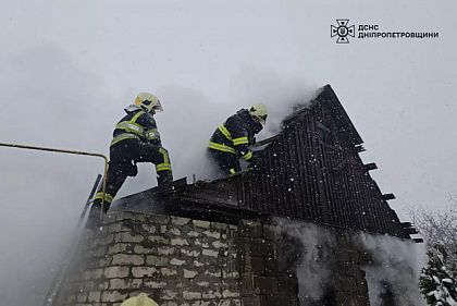 На Дніпропетровщині рятувальники загасили пожежу у приватному домоволодінні